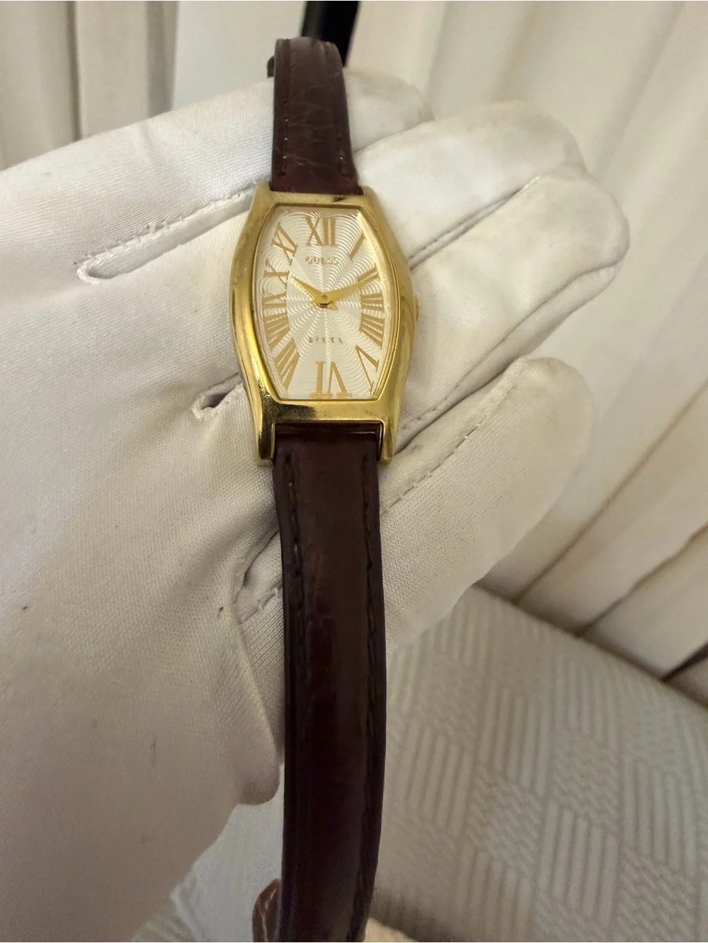 Vintage Guess Steel G66556L Womens Tonneau Gold Tone Watch Roman Dial
